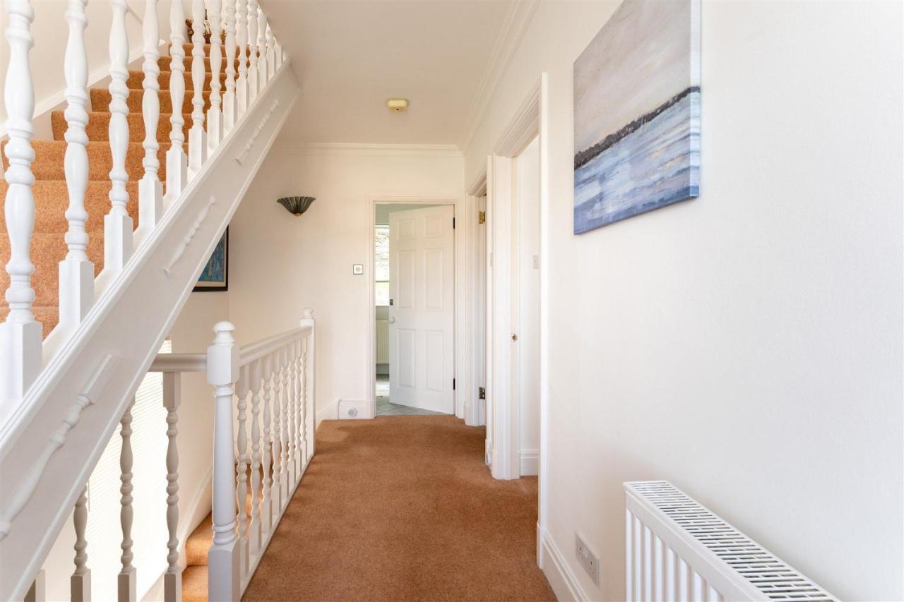 Uphigh - Elevated Family Home With Stunning River Views Dartmouth Luaran gambar