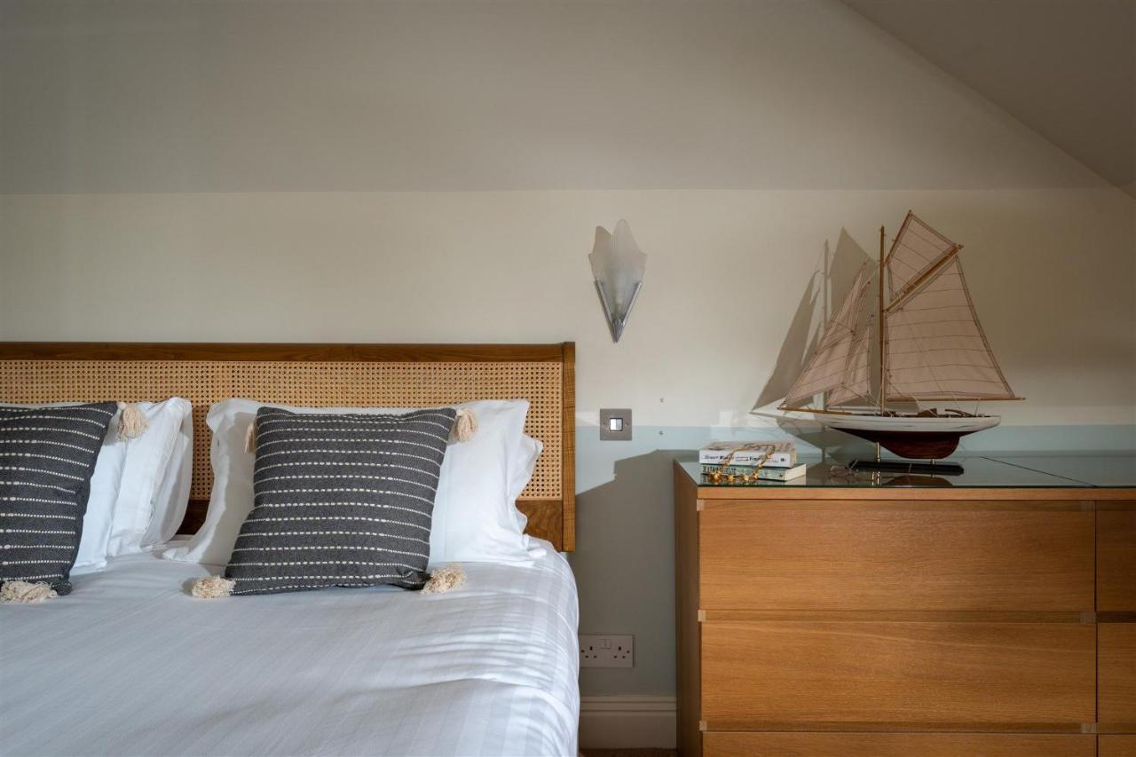 Uphigh - Elevated Family Home With Stunning River Views Dartmouth Luaran gambar