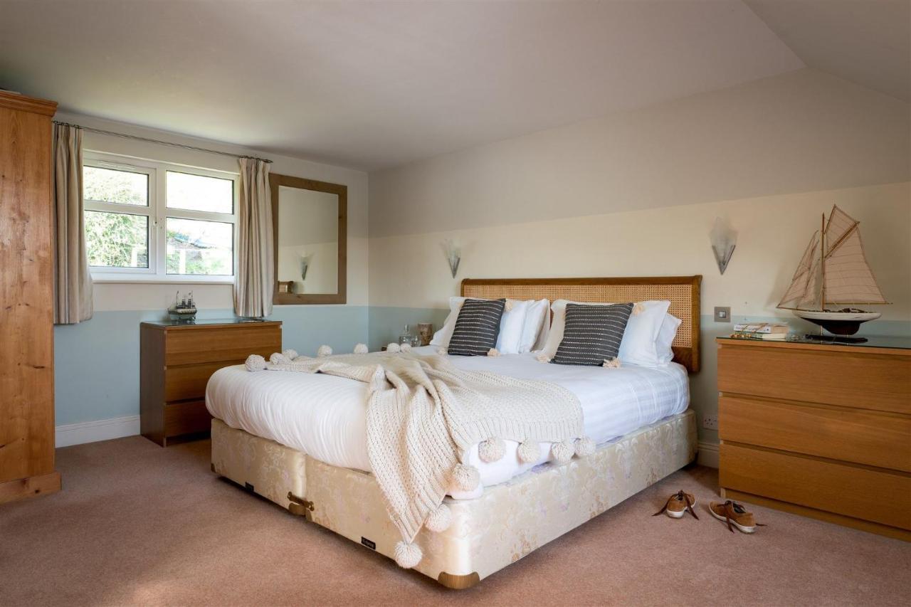 Uphigh - Elevated Family Home With Stunning River Views Dartmouth Luaran gambar