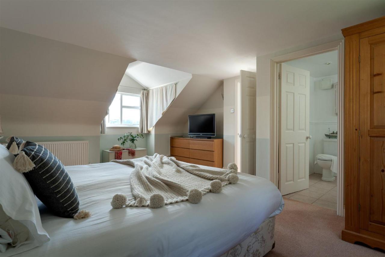 Uphigh - Elevated Family Home With Stunning River Views Dartmouth Luaran gambar