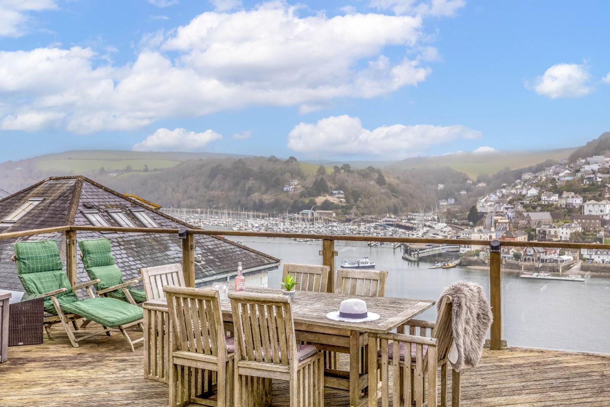 Uphigh - Elevated Family Home With Stunning River Views Dartmouth Luaran gambar